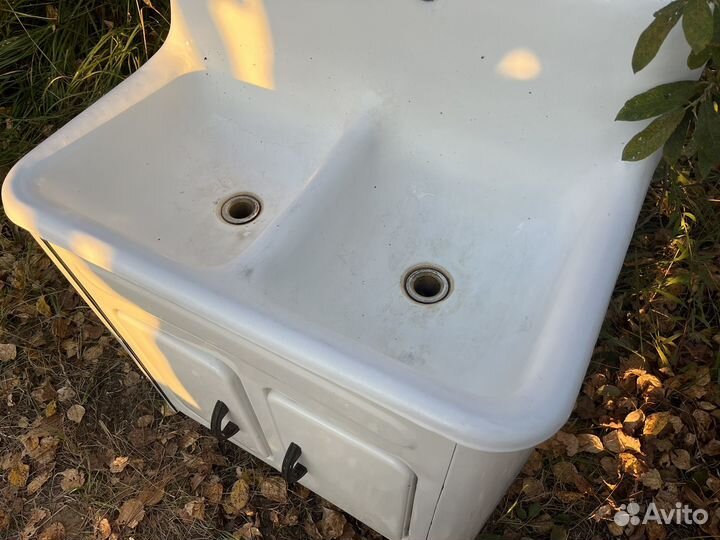 Старинная раковина умывальник с тумбой