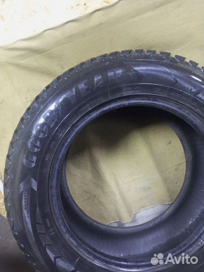 Goodyear Ultra Grip Ice Arctic 2 SUV 235/65 R17