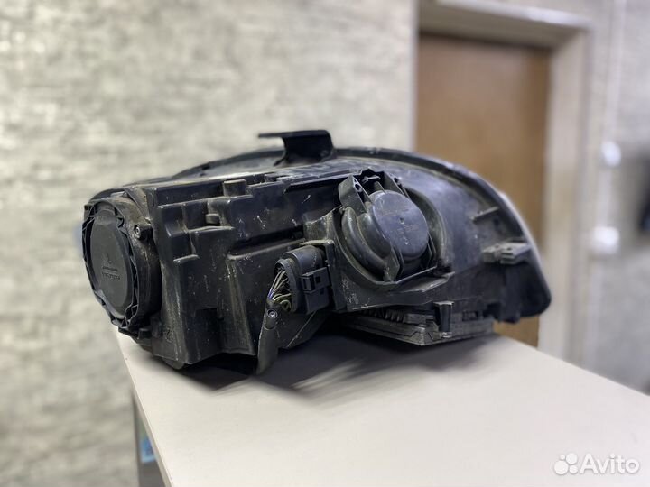 Фара левая ксенон в сборе Ауди А4 Б7 8Е