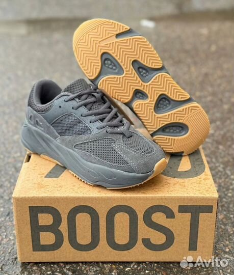 Кроссовки adidas yeezy boost 700