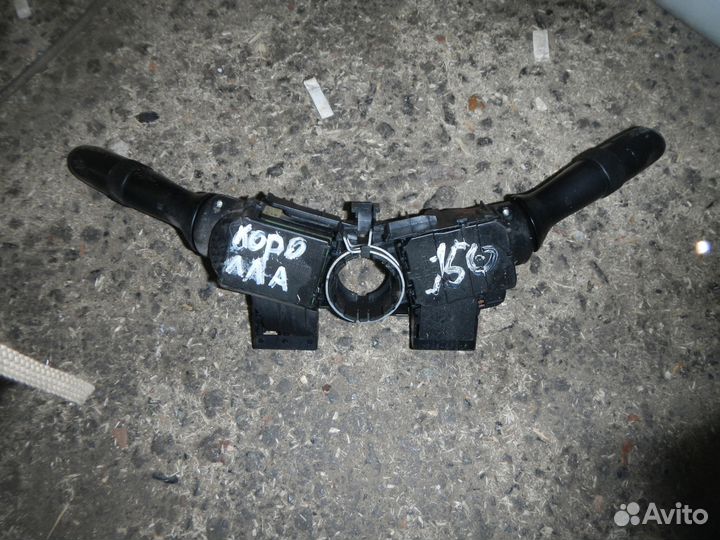 Переключатель поворотов подрулевой Toyota Corolla