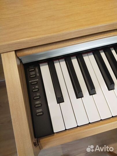 Цифровое пианино Yamaha ydp-142 + банкетка