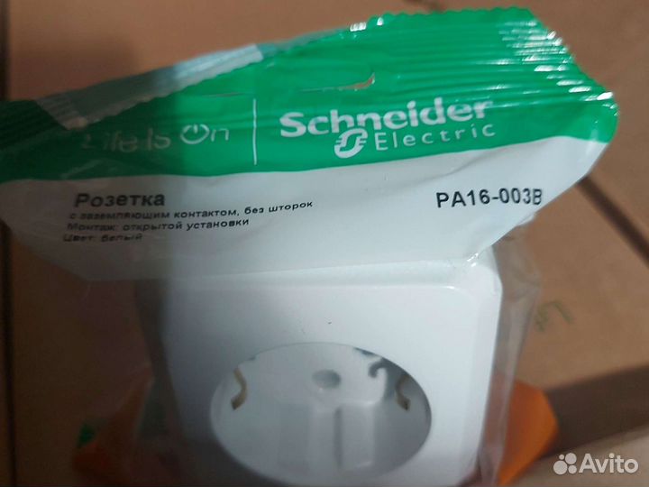 Розетка открытой установки Schneider