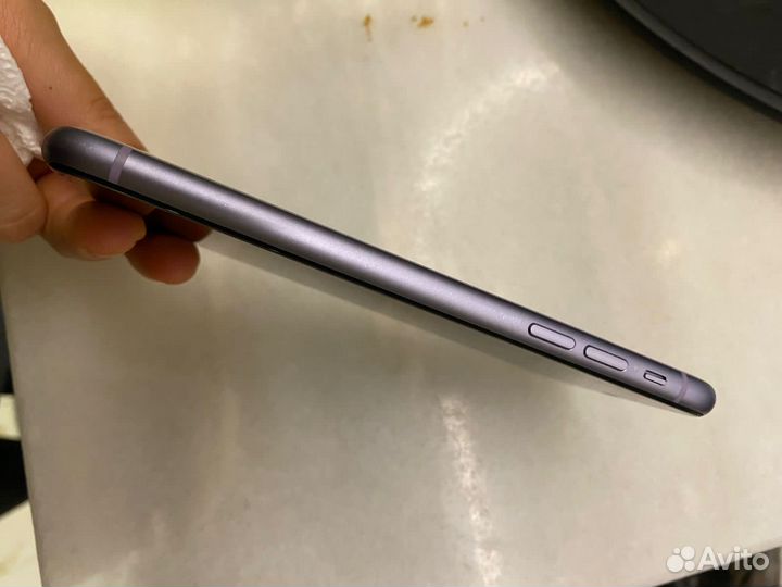 Телефон iPhone 11
