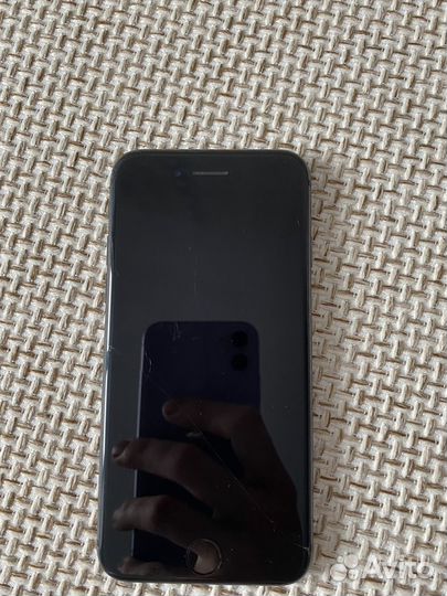 Телефон iPhone 8