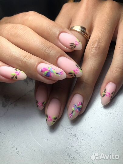 Маникюр с покрытием в салоне