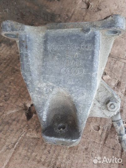 Правый кронштейн опоры двигателя ауди а6с5