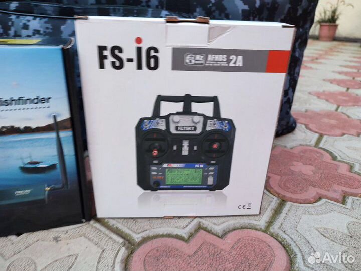 Прикормочный карповый кораблик для рыбалки