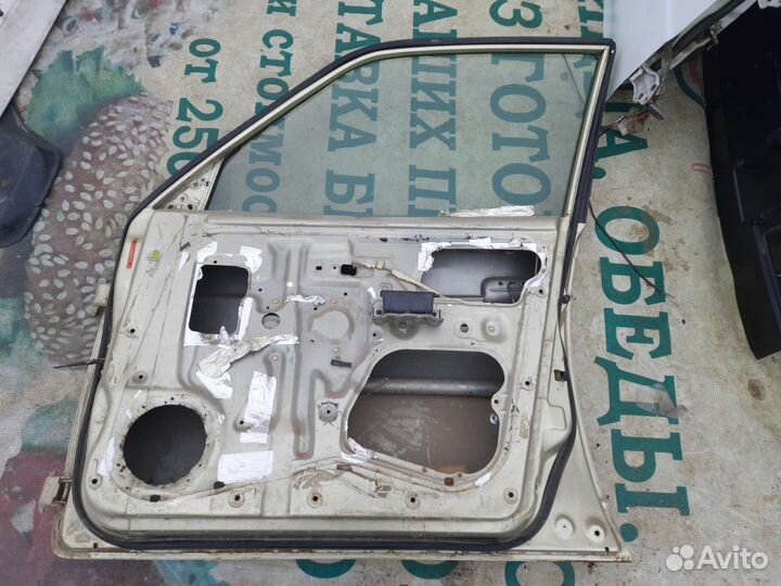 Дверь передняя правая Daihatsu Pyzar