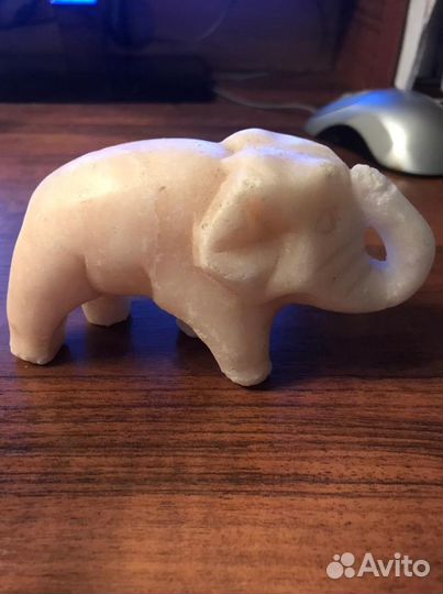 Слоник из белого природного камня