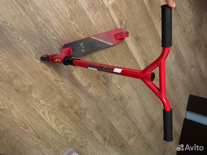 Трюковой самокат Ferrari Феррари