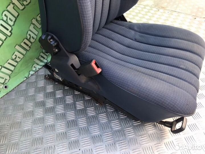 Сиденье переднее левое Mercedes-Benz 190E W201