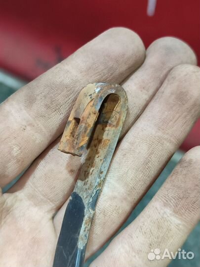 Поводок стеклоочистителя правый Toyota Carina E