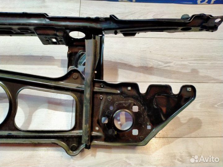 Рамка радиатора (телевизор) Bmw 523I Левый Руль