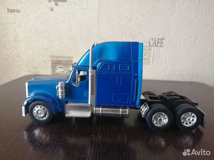 Модель international 1/32