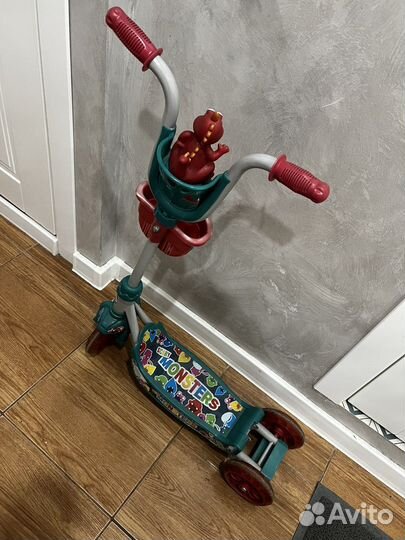 Самокат трехколесный