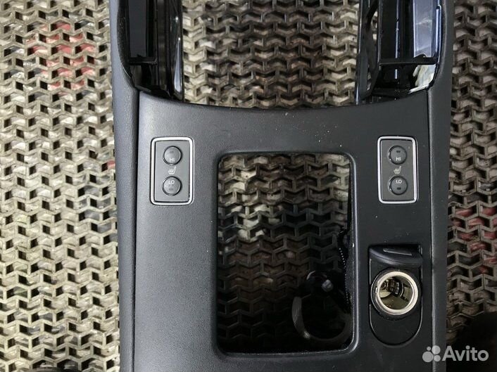 Подлокотник Honda Legend