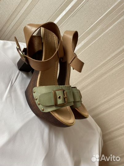 Босоножки кожаные
