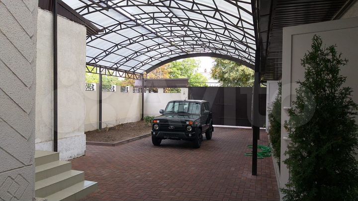 Дом 240 м² на участке 6 сот.