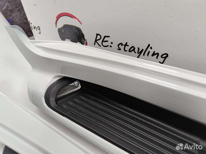 Пороги, подножки белые Toyota Land Cruiser 200