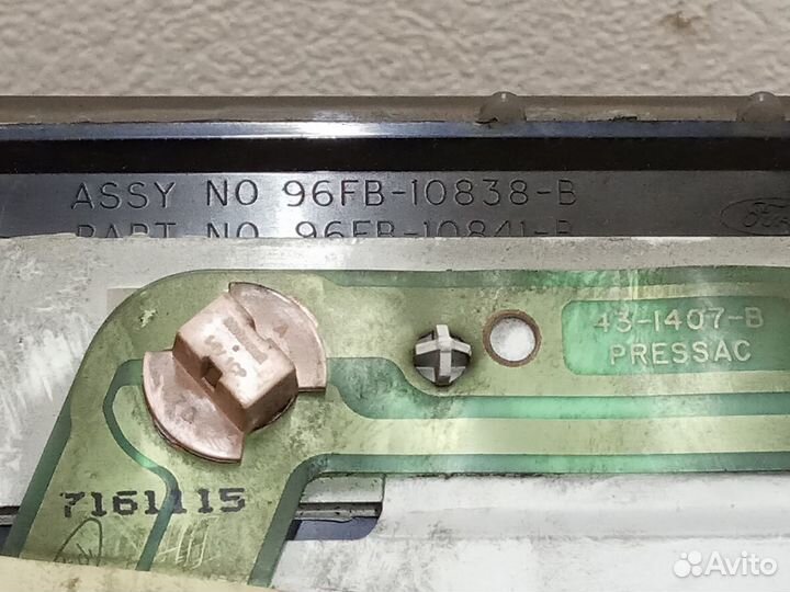 Панель приборов с тахометром Ford Escort