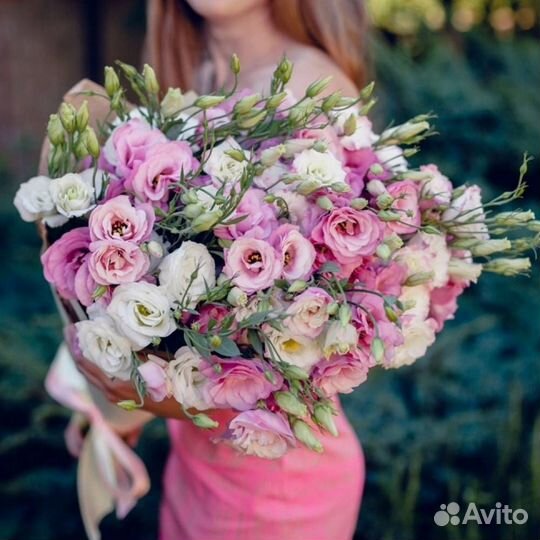 Букет из разноцветных эустом 51 шт