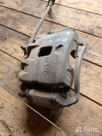 Суппорт передний правый Hyundai elantra HD