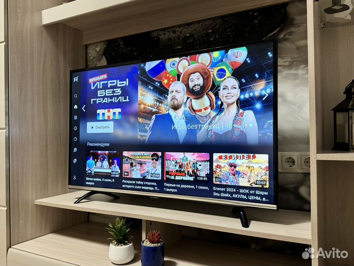 Огромный SMART телевизор 110см wi-fi