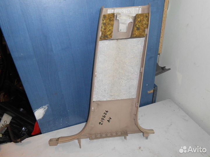 Обшивка стойки центральная левая нижняя (Audi A4)