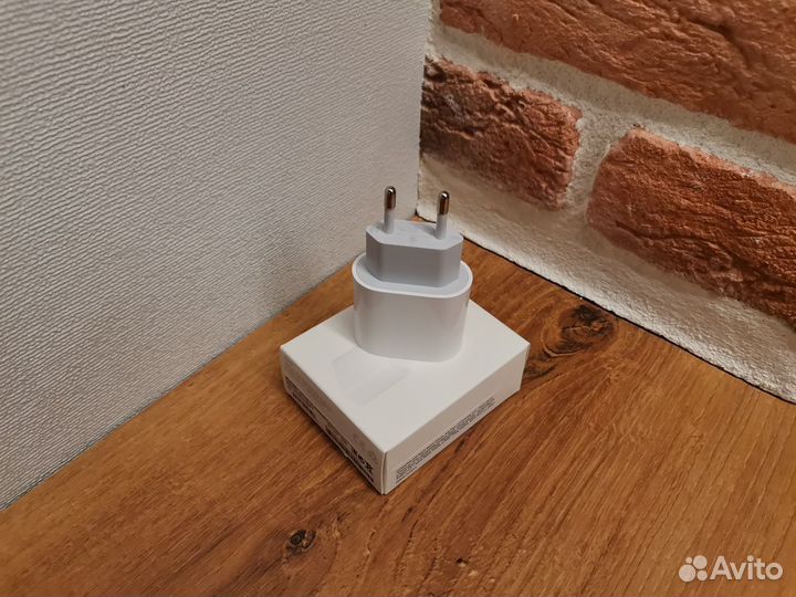 Зарядное устройство для iPhone USB-S 20W