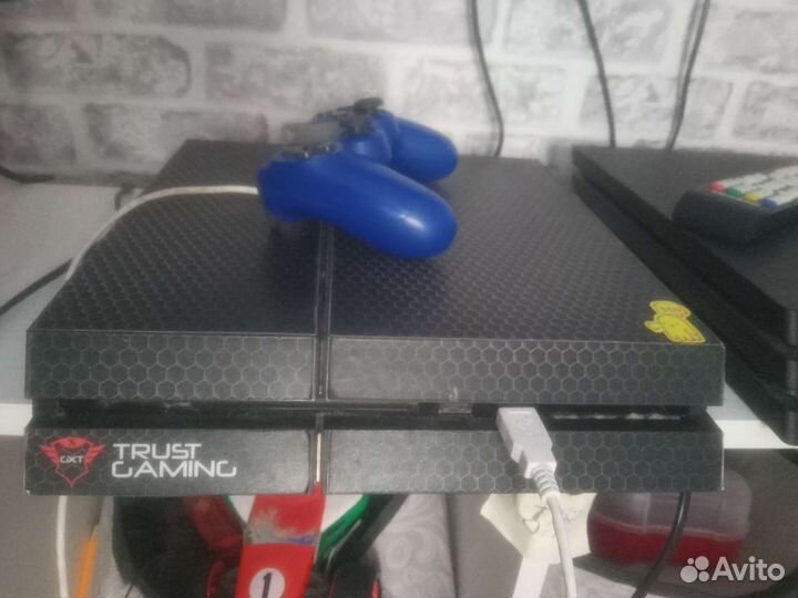 Игровая приставка Sony PS4