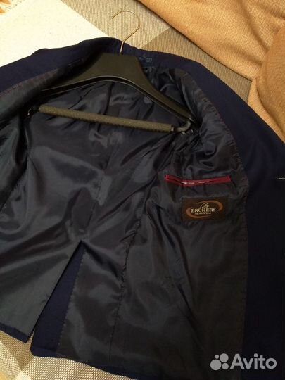 Костюм брючный (р.110) + бабочка в подарок