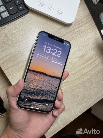 Телефон iPhone 12