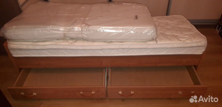 Детская кроватка-трансформер + 2 матраса