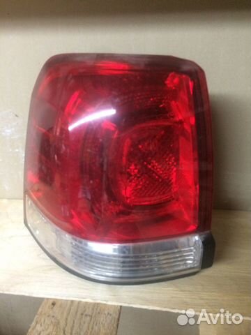 Фонарь задний левый на ленд крузер 200
