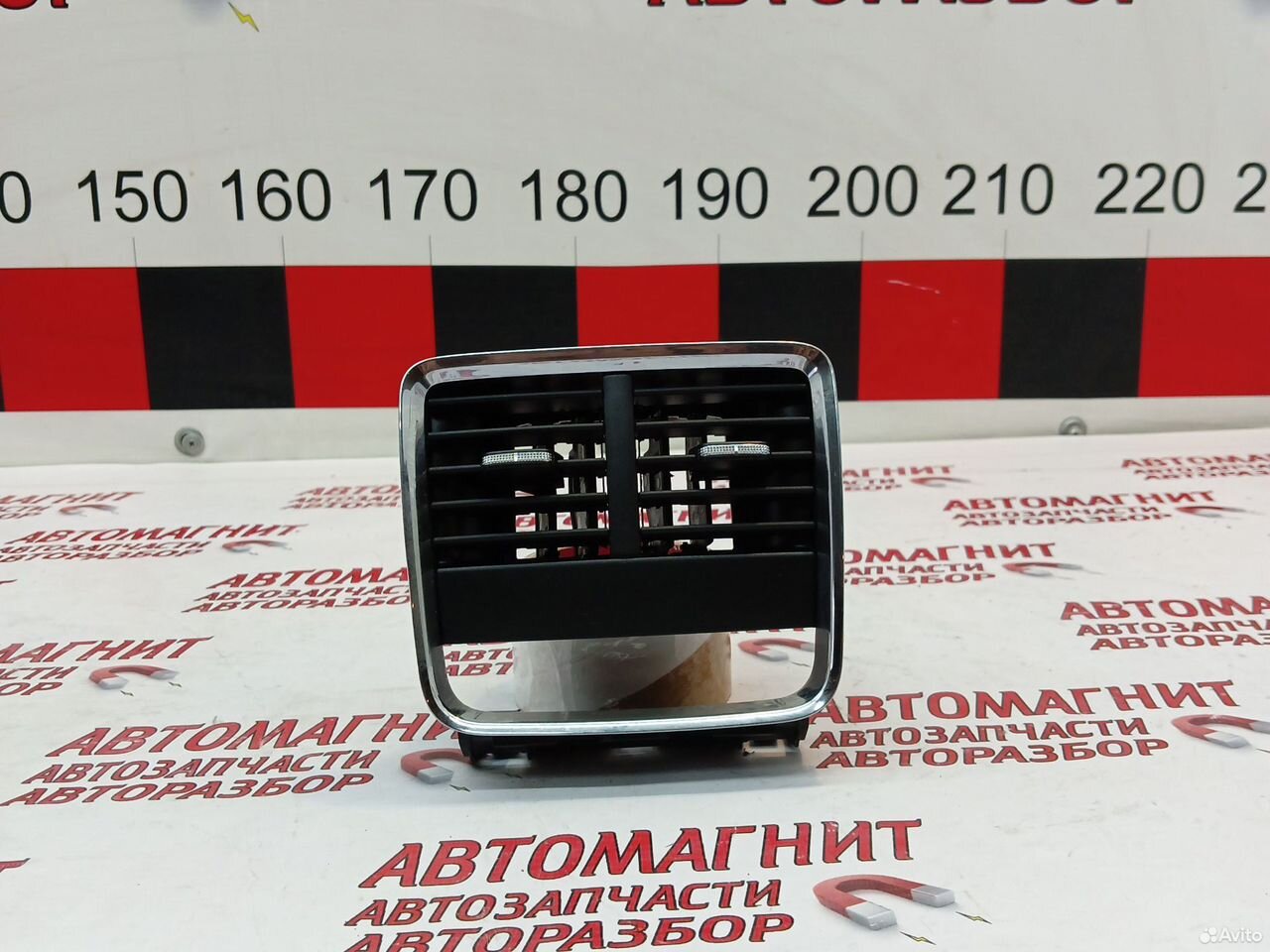 Дефлектор воздуховода подлокотника Октавия А8