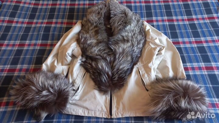 Меховой воротник и манжеты из чернобурки