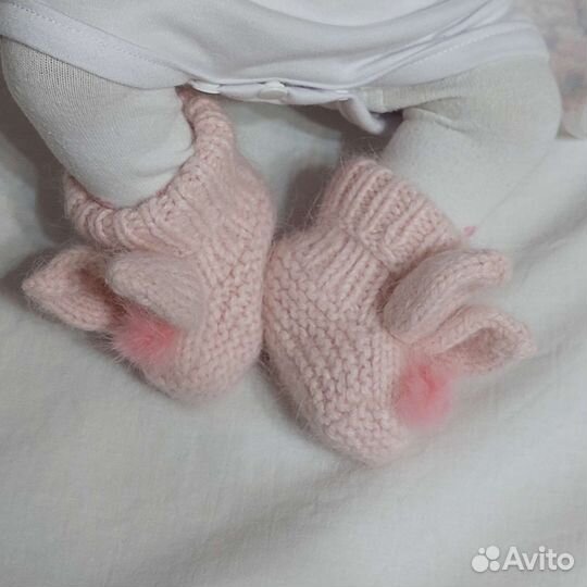 Шапочка-зайка и пинетки для новорождённого