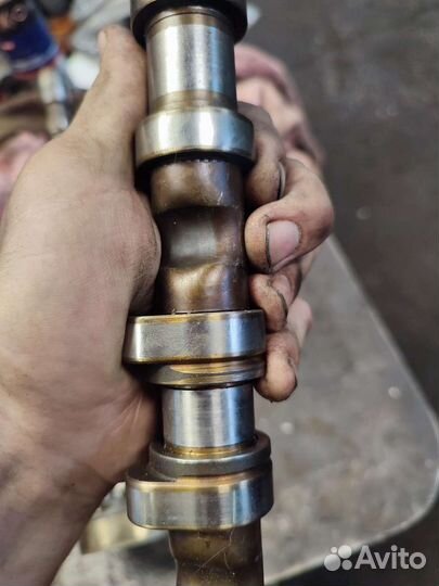 Впускной и выпускной валы bvy