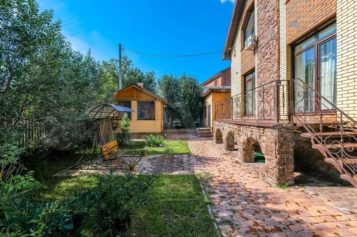 Коттедж 210,5 м² на участке 6 сот.