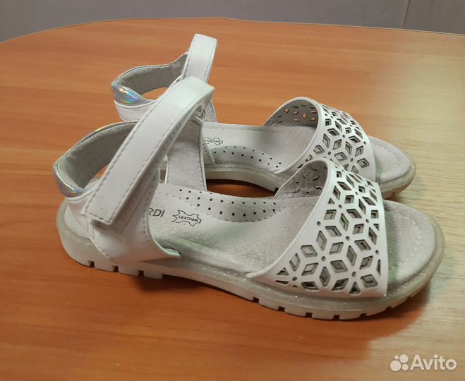 Босоножки для девочки 30
