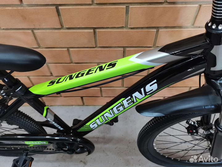 Велосипед новый, колёса 24 дюйма, чёрно-зелёный