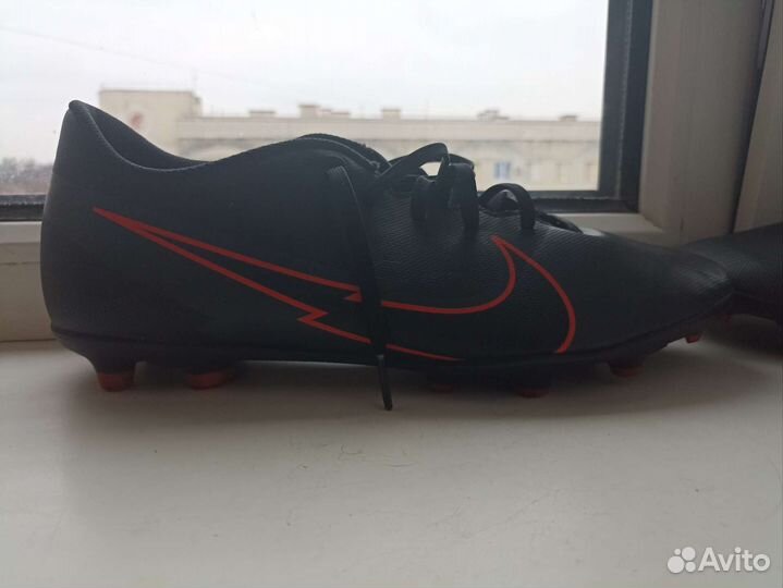 Футбольные бутсы nike
