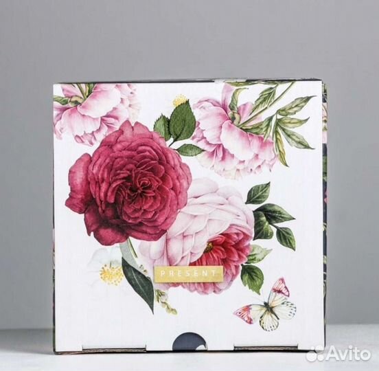 Коробка подарочная 15*15*7 см