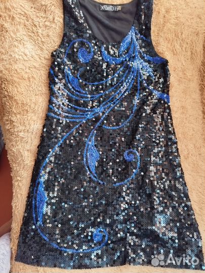 Платье с пайетками