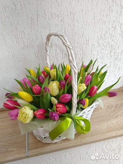 Букет из 51 тюльпана микс в корзине