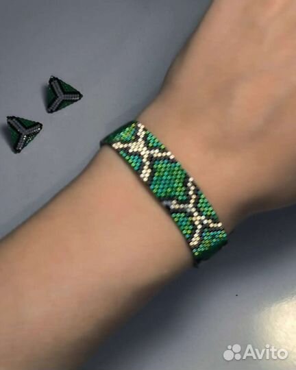 Браслет из японского бисера