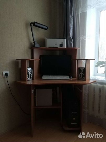 Компьютерный стол угловой