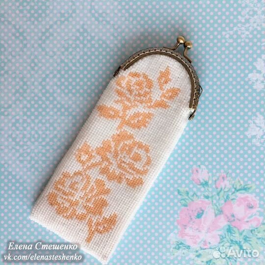 Очечник из бисера 