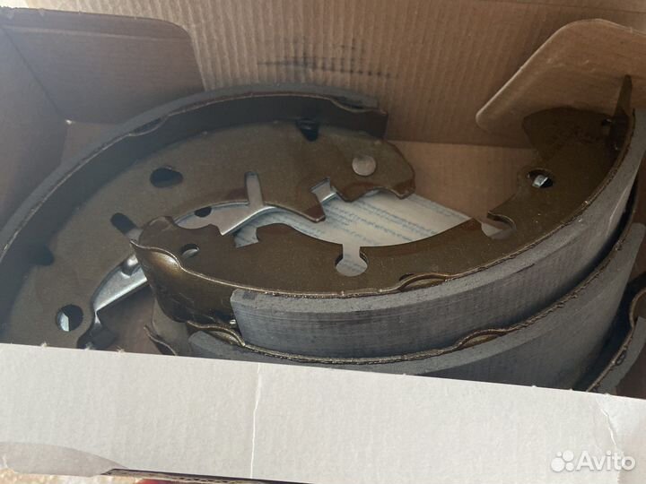 Brake shoes тормозные барабанные колодки